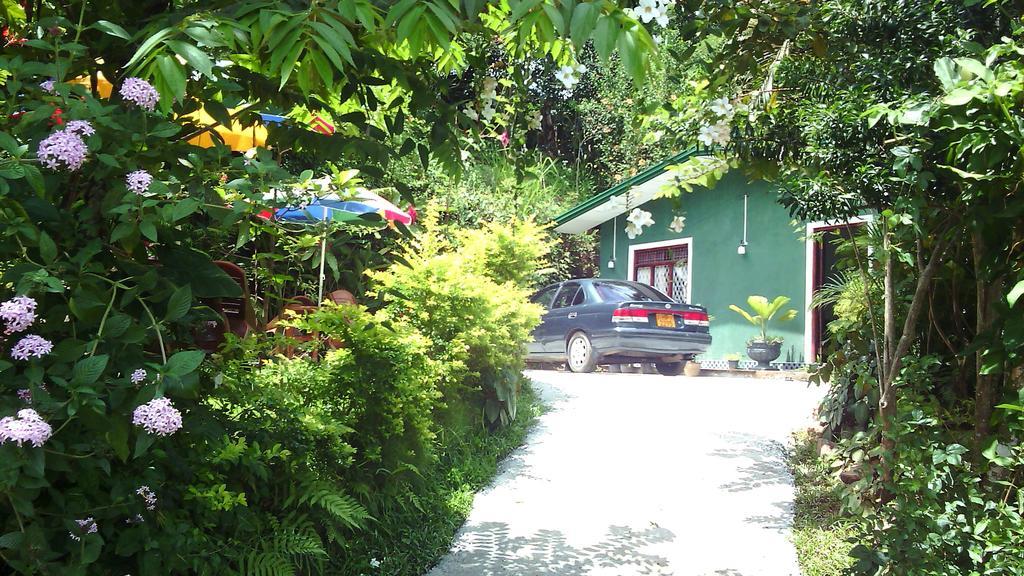 Haniffas Holiday Inn Kandy Buitenkant foto